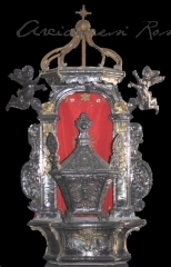 Little throne  and urn of the Blessed sacrament 